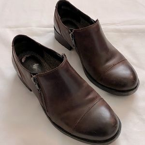 BOC Womens brown leather bootie